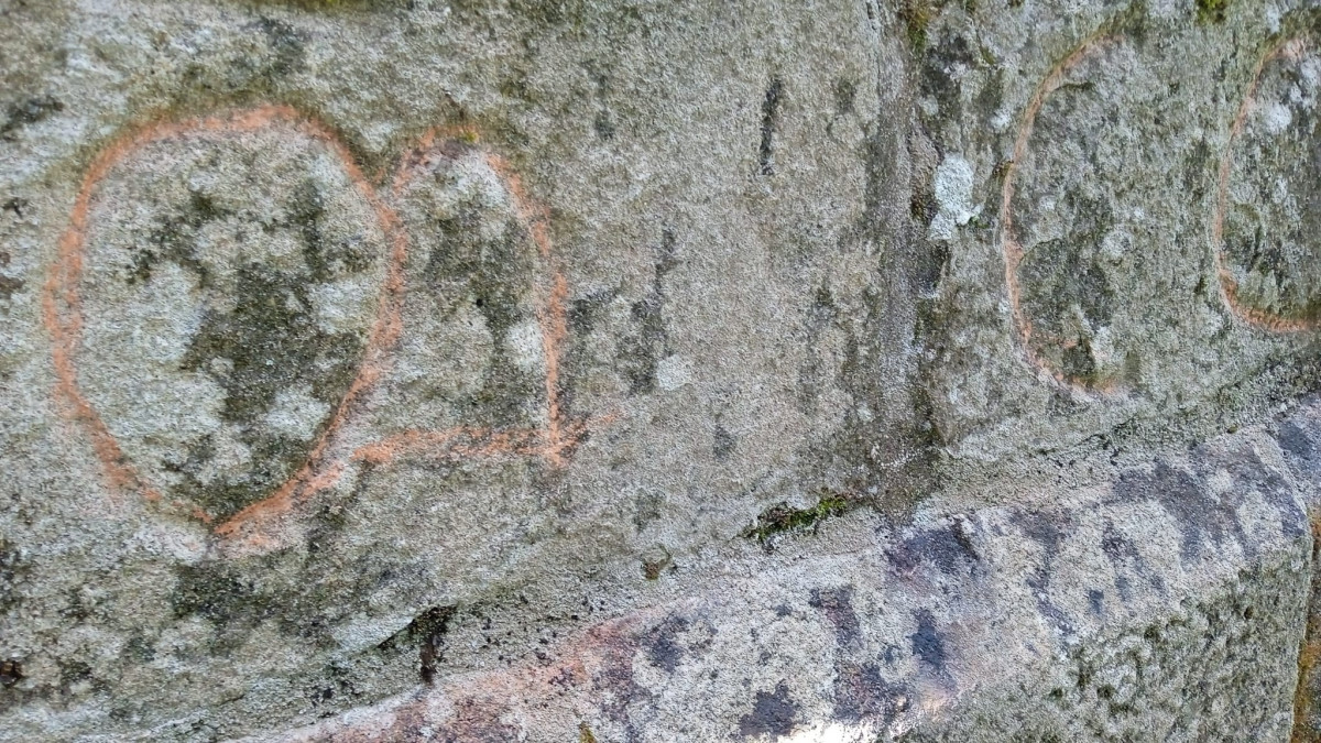 Imagen de las pintadas en el Mosteiro