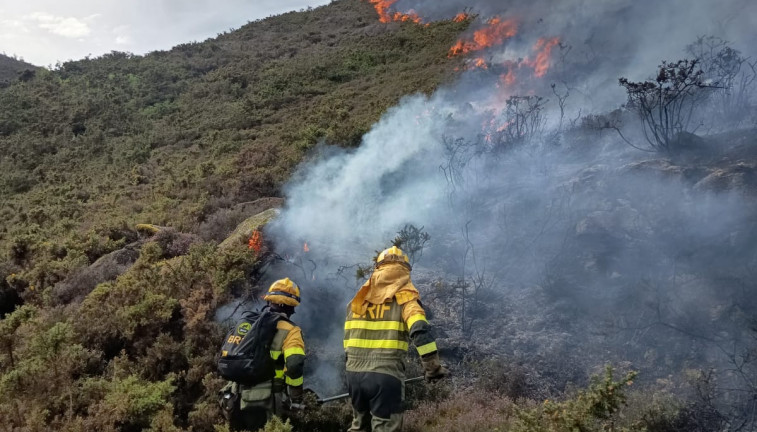 La Brif de Laza trabajando en el incendio en Ponteareas, afirman que es el tercero en lo que va de año en ese municipio