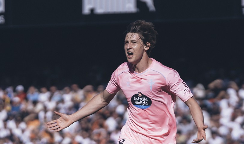 Fer Lu00f3pez celebrando su golazo en Mestalla