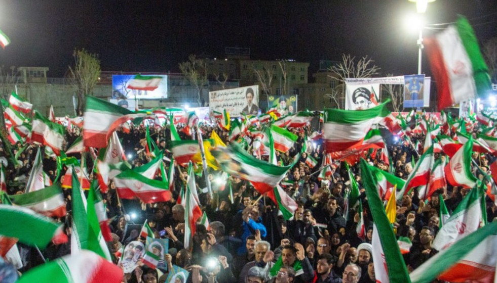 Iranís celebran el alto el fuego en una foto de Fars News