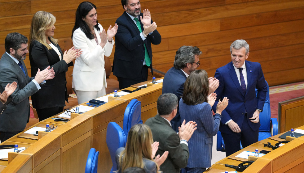 El presidente de la Xunta de Galicia, Alfonso Rueda, en el hemiciclo.