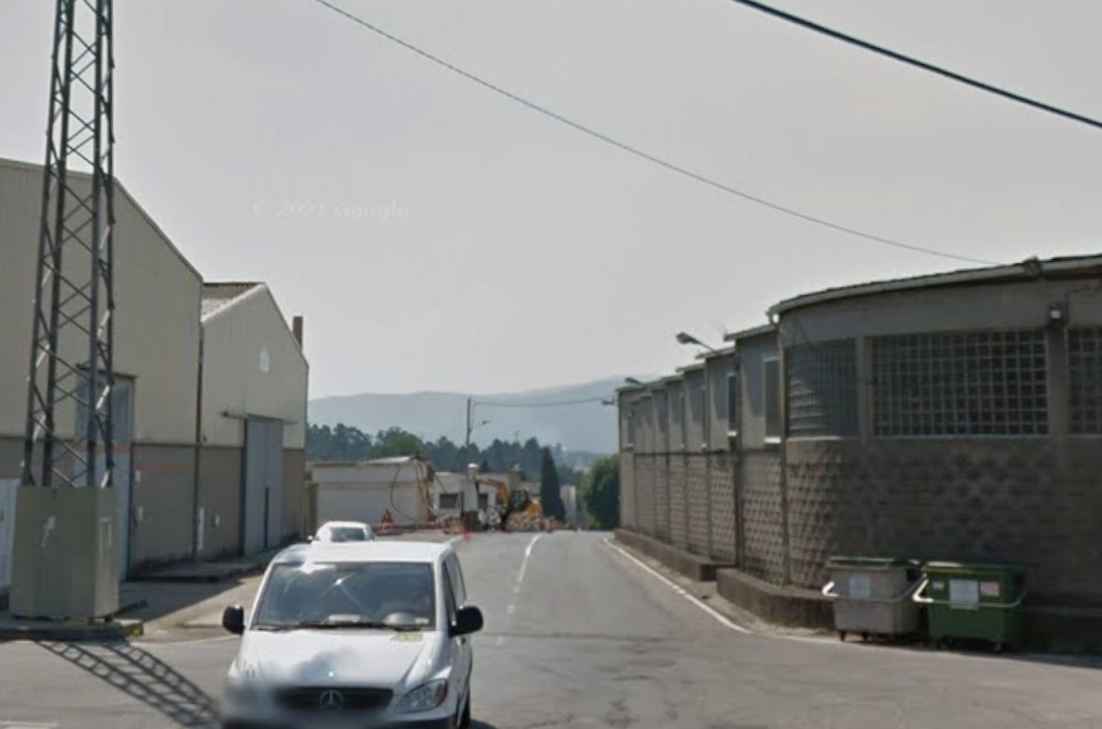 Entrada al polu00edgono de Picusa en Padru00f3n