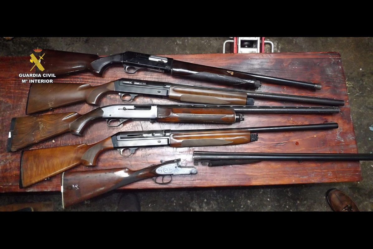 Escopetas incautadas a los cuatreros en la operaciu00f3n Besteiros