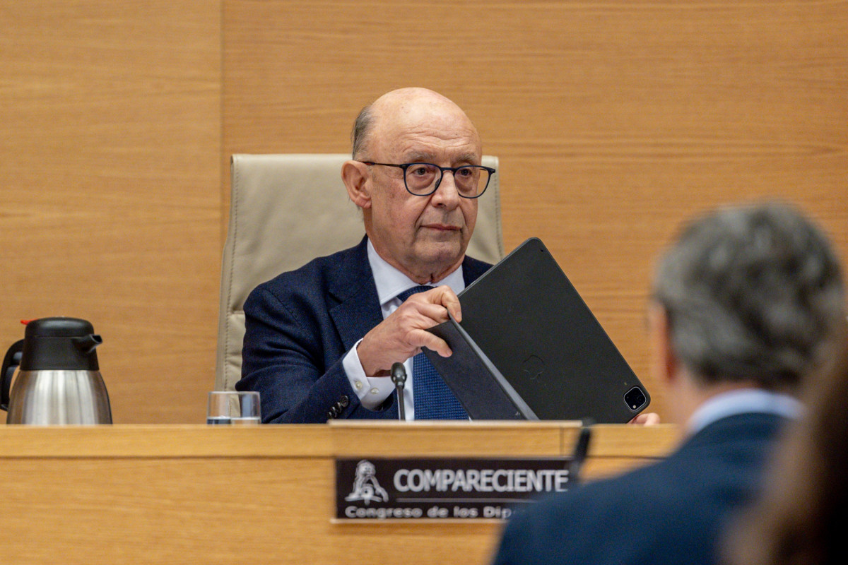 Archivo - El exministro de Hacienda y Función Pública Cristóbal Ricardo Montoro comparece ante la comisión de Investigación sobre la denominada ‘Operación Cataluña’, en el Congreso de los D