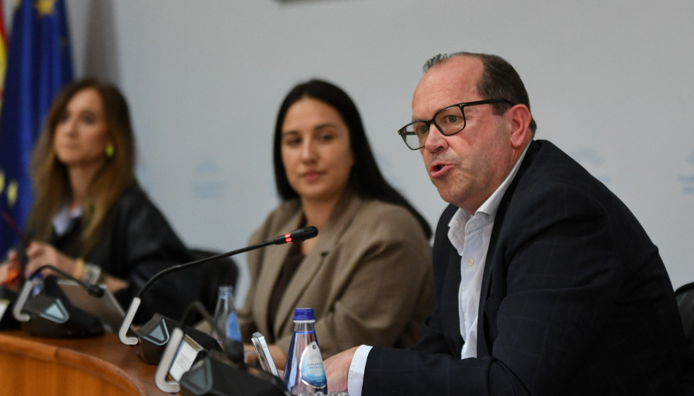 El presidente de Sogama, Javier Domínguez Lino, en comisión