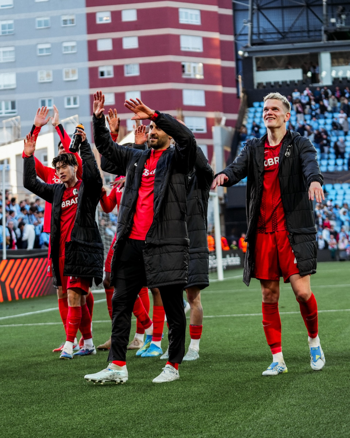 Puede ser una imagen de fútbol, fútbol americano y texto