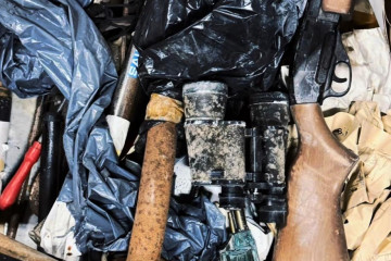 Armas en el archivo judicial de Santiago en una foto de Alternativas na Xustiza