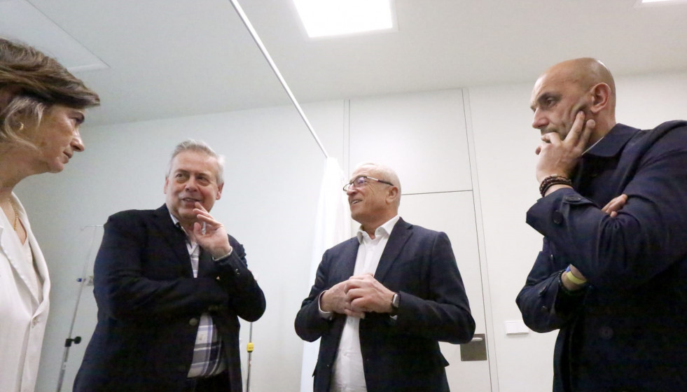 El conselleiro de Sanidade, Antonio Gómez Caamaño,  visita el centro de salud de O Porriño (Pontevedra).