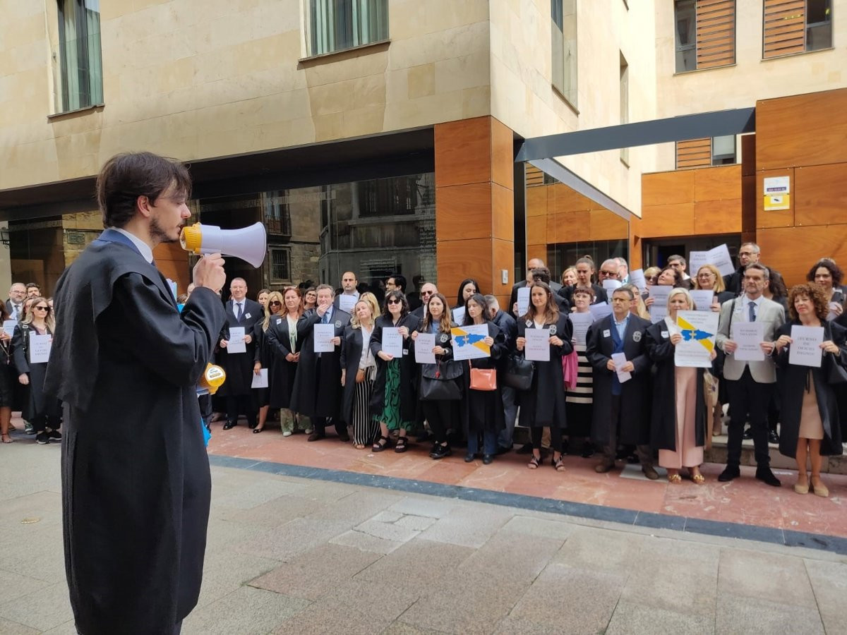 Turno de oficio protesta