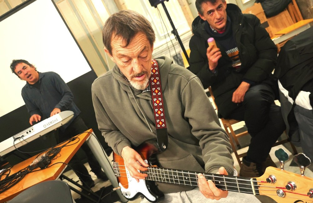 Los Coquitos, la banda que se creo en el proyecto Barraca XXI, en una acutaciu00f3n en la SGAE