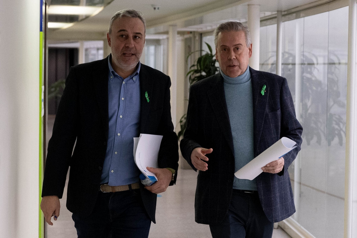 El gerente del Sergas, José Ramón Parada, y el conselleiro de Sanidade, Antonio Gómez Caamaño, antes de entrar en rueda de prensa. Santiago.