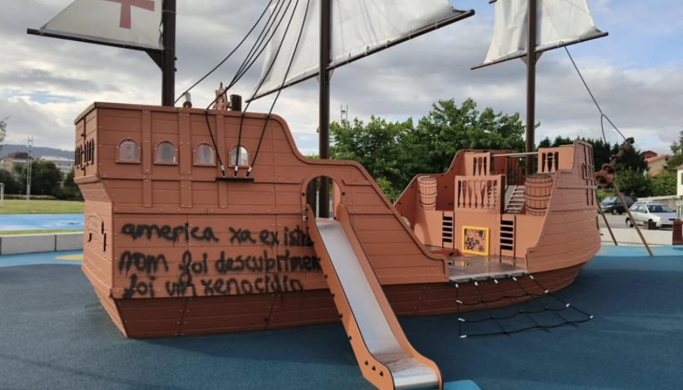Imagen del barco vandalizado, publicada en su Instagram