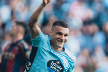 Jutglá celebra uno de sus dos goles en Balaídos ante el Levante