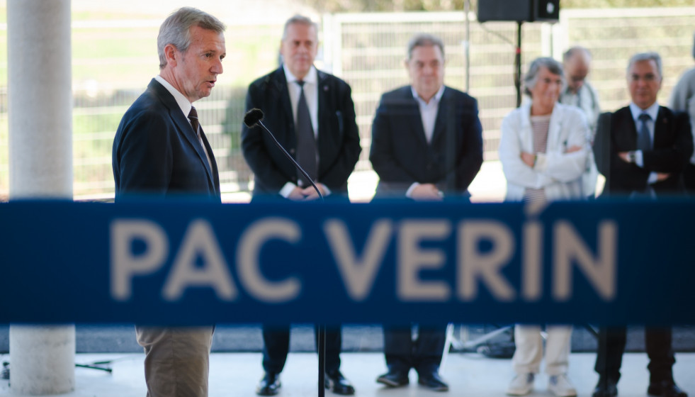 El presidente de la Xunta, Alfonso Rueda, visita un nuevo edificio de las urgencias del Hospital de Verín