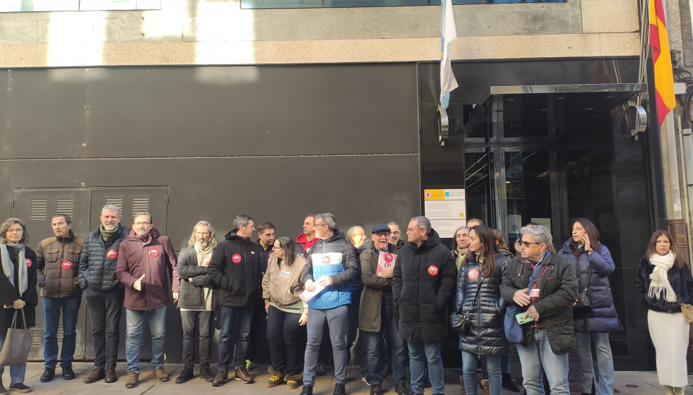 Concentración de personal de Inspección de Trabajo y Seguridad Social ante la sede del organismo ubicada en A Coruña