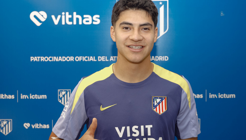 Obed Vargas en una imagen del Atlético de Madrid tras su fichaje
