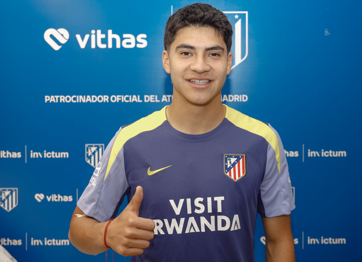 Obed Vargas en una imagen del Atlu00e9tico de Madrid tras su fichaje