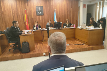 Un hombre, miembro de una congregación de Testigos de Jehová de Vigo, acusado de agresiones sexuales a dos menores, se enfrenta a penas que suman 20 años de cárcel.