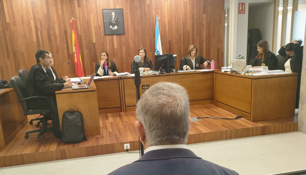 Un hombre, miembro de una congregación de Testigos de Jehová de Vigo, acusado de agresiones sexuales a dos menores, se enfrenta a penas que suman 20 años de cárcel.