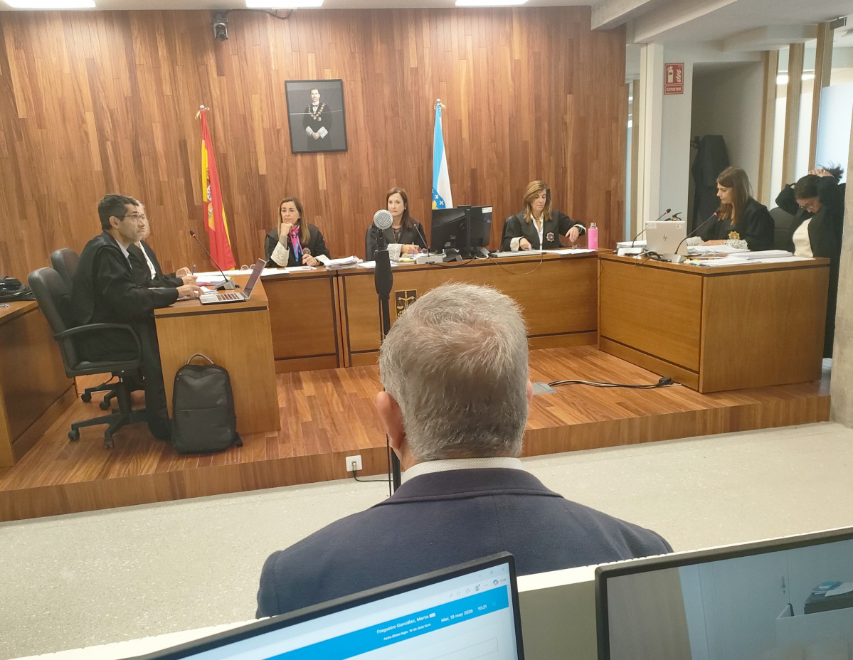 Un hombre, miembro de una congregación de Testigos de Jehová de Vigo, acusado de agresiones sexuales a dos menores, se enfrenta a penas que suman 20 años de cárcel.