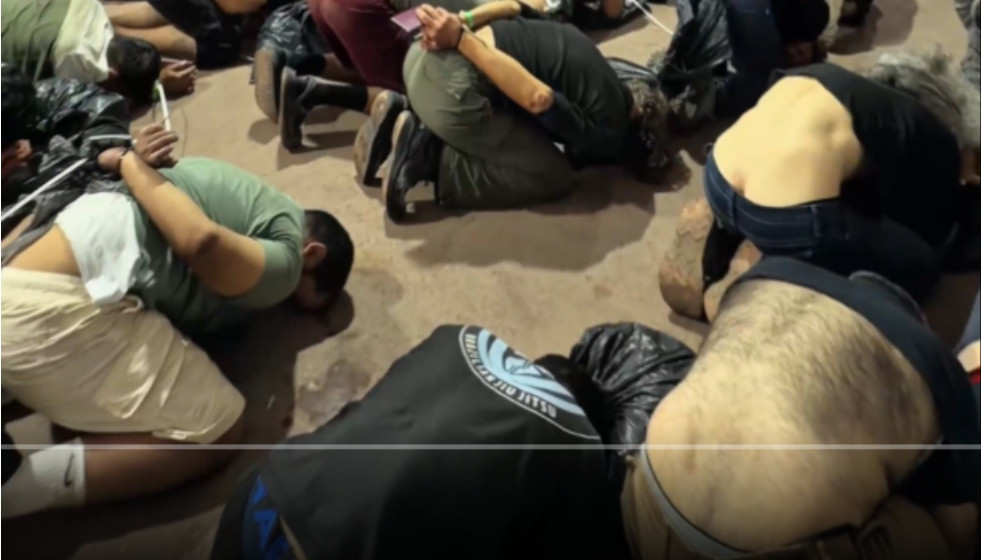 Otra imagen de los detenidos en la flotilla Sumud en un frame del vídeo del Ministerio del Interior de Israel