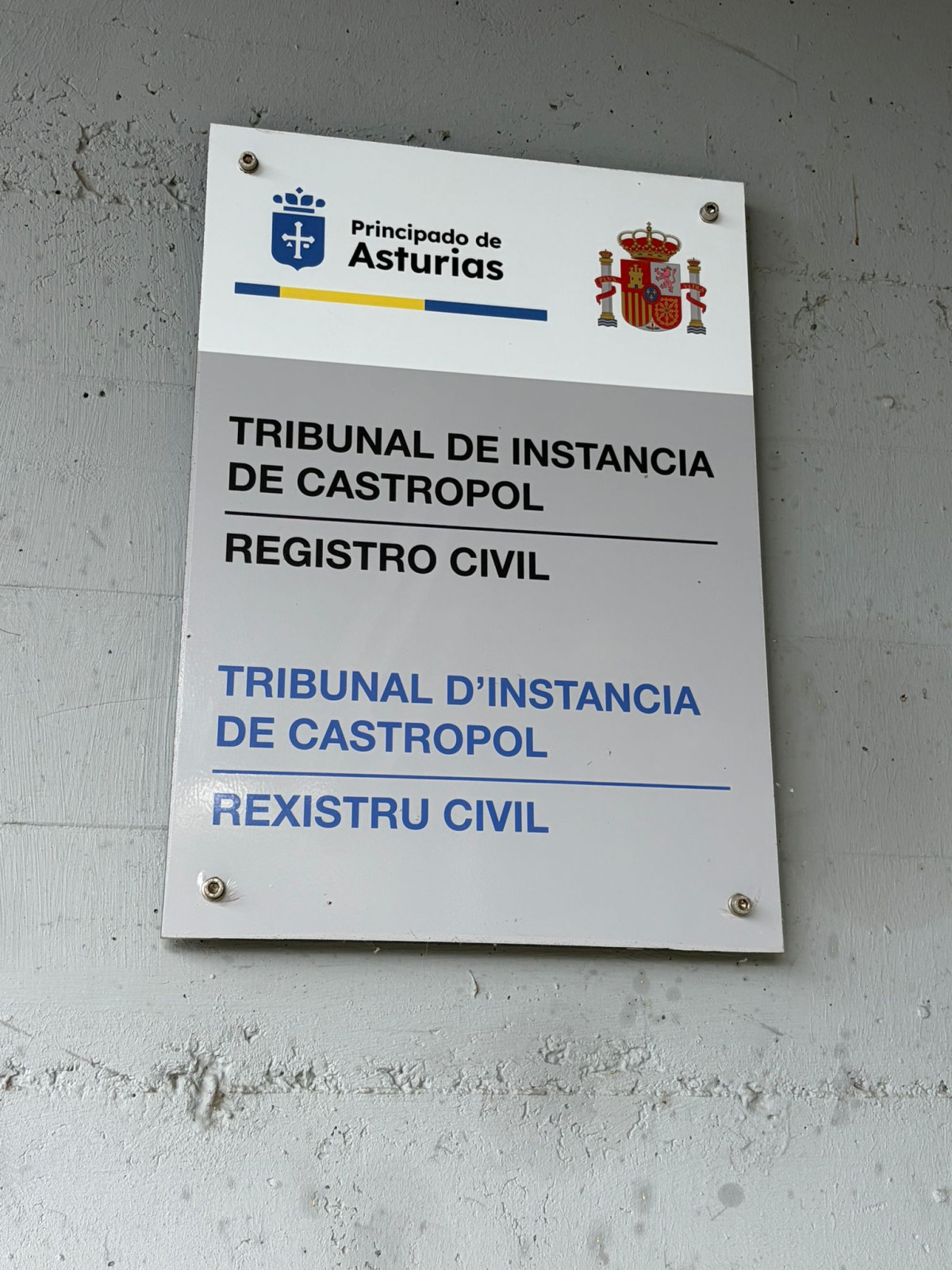 Seu00f1alizaciu00f3n en Asturiano en una oficinna autonu00f3mica en el Occidente de Asturias