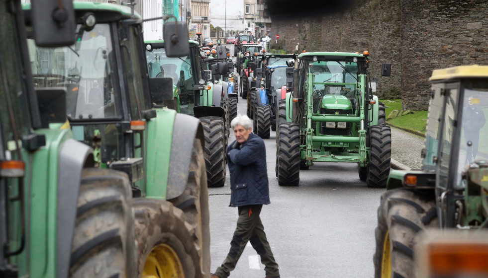 Archivo - Manifestantes  durante una tractorada en contra del acuerdo alcanzado de Mercosur, a 12 de enero de 2026, en Lugo, Galicia (España). Productores de lácteos y carne se movilizan en la serie