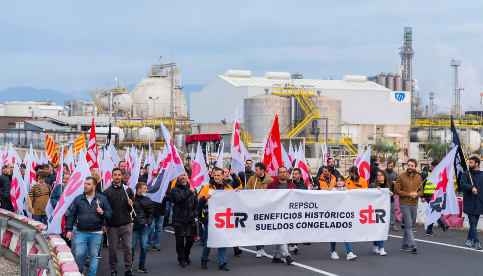 Str protesta refinería