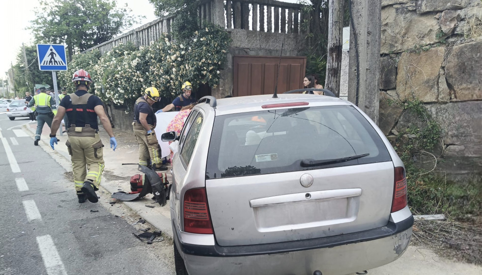 Un coche invade la acera en Sanxenxo (Pontevedra) y atropella a tres personas, a 24 de mayo de 2026.