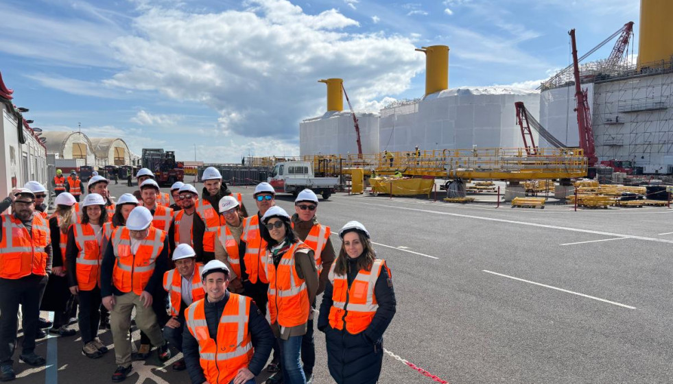El director xeneral de Planificación Enerxética e Minas, Pablo Fernández Vila en una vista a Qair en Francia