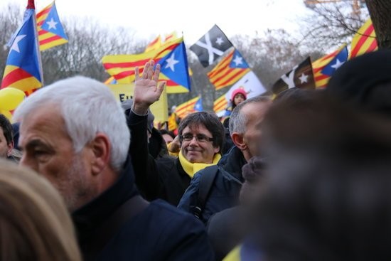Carles Puigdemont participa na manifestaciu00f3n de Bruxelas