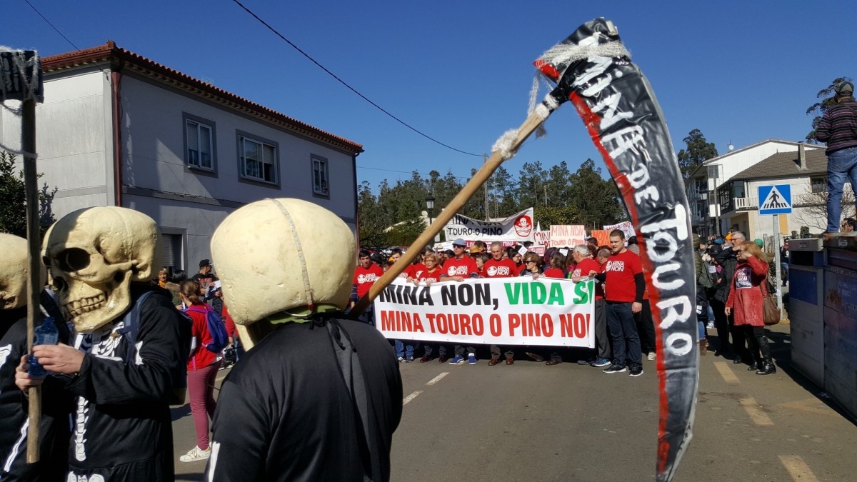 Protesta en Touro contra a futura mina de cobre