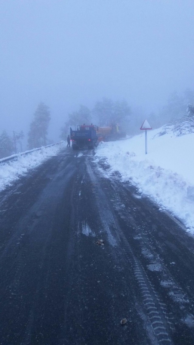 Neve en estradas de Lugo