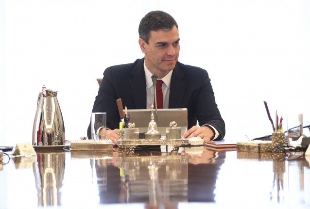 Pedro Sánchez preside o seu primeiro Consello de Ministros