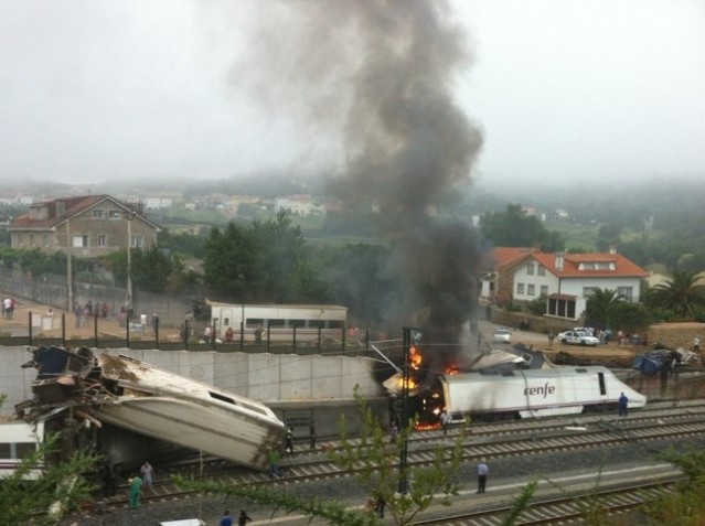 Accidente dun tren Alvia en Angrois (Santiago) o 24 de xullo de 2013