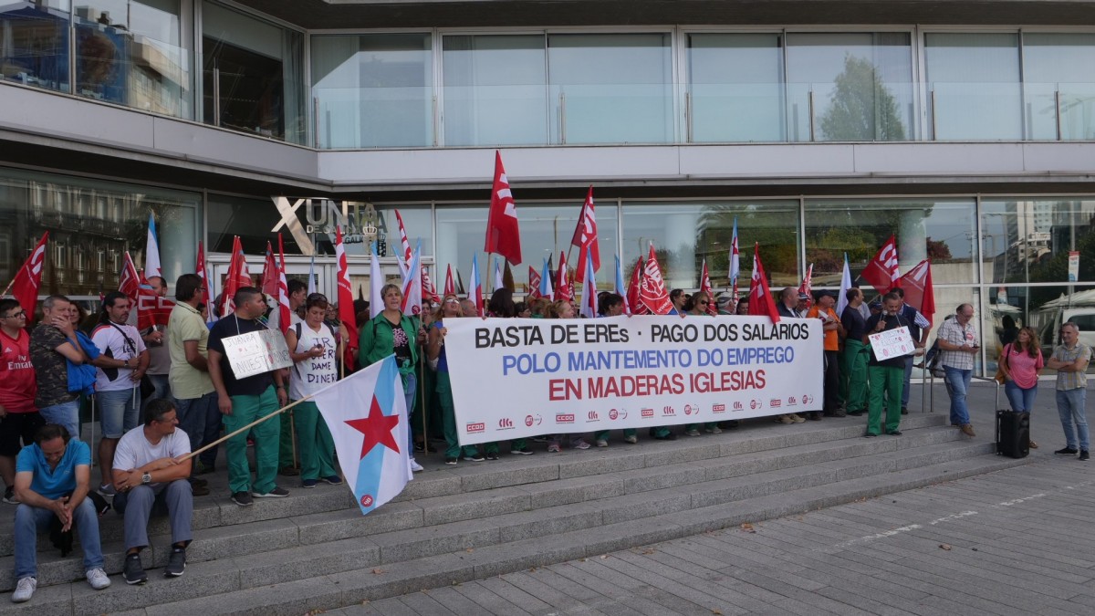 Concentración de trabajadores de Maderas Iglesias en Vigo
