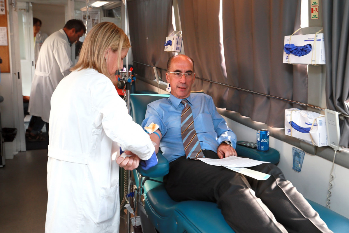 Vázquez Almuiña doa sangue ao final da campaña de Ados 'Verán 2018'.