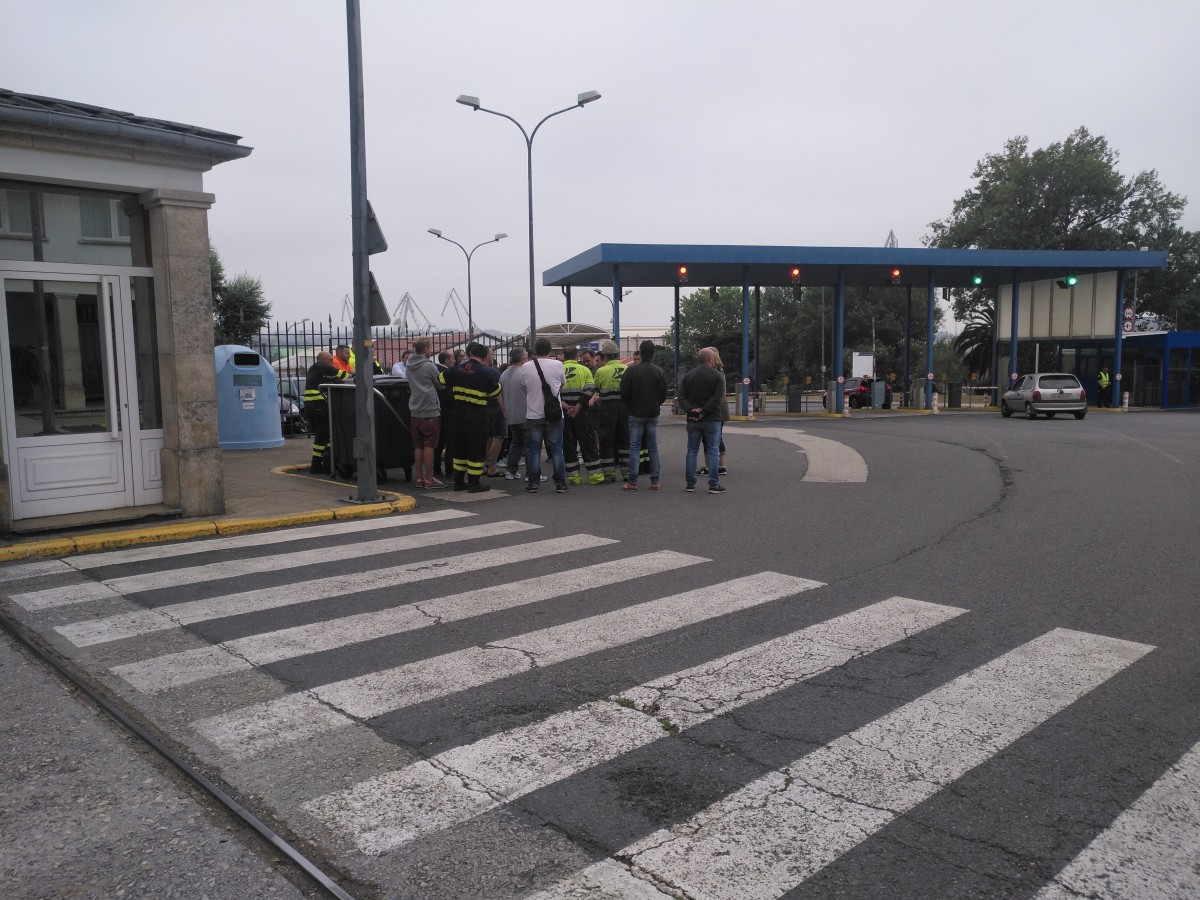 Sindicatos das auxiliares do naval de Ferrol.