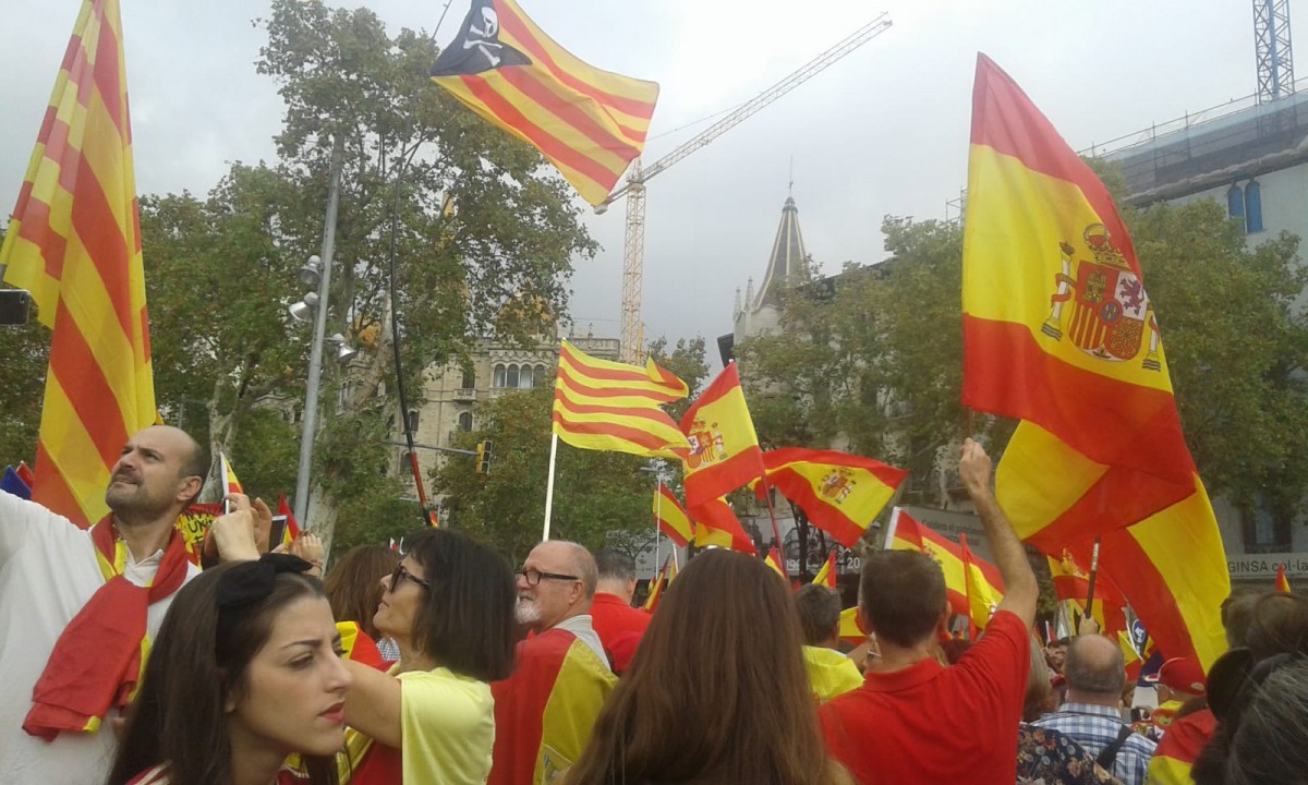Miles de persoas en Barcelona o 12 de outubro de 2018
