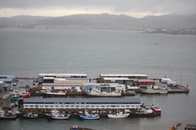 Temporal en Vigo,frota amarrada, barcos en porto