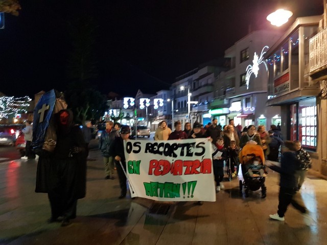 Manifestación das nais e pais de Aldán e Ou Hío en Cangas.