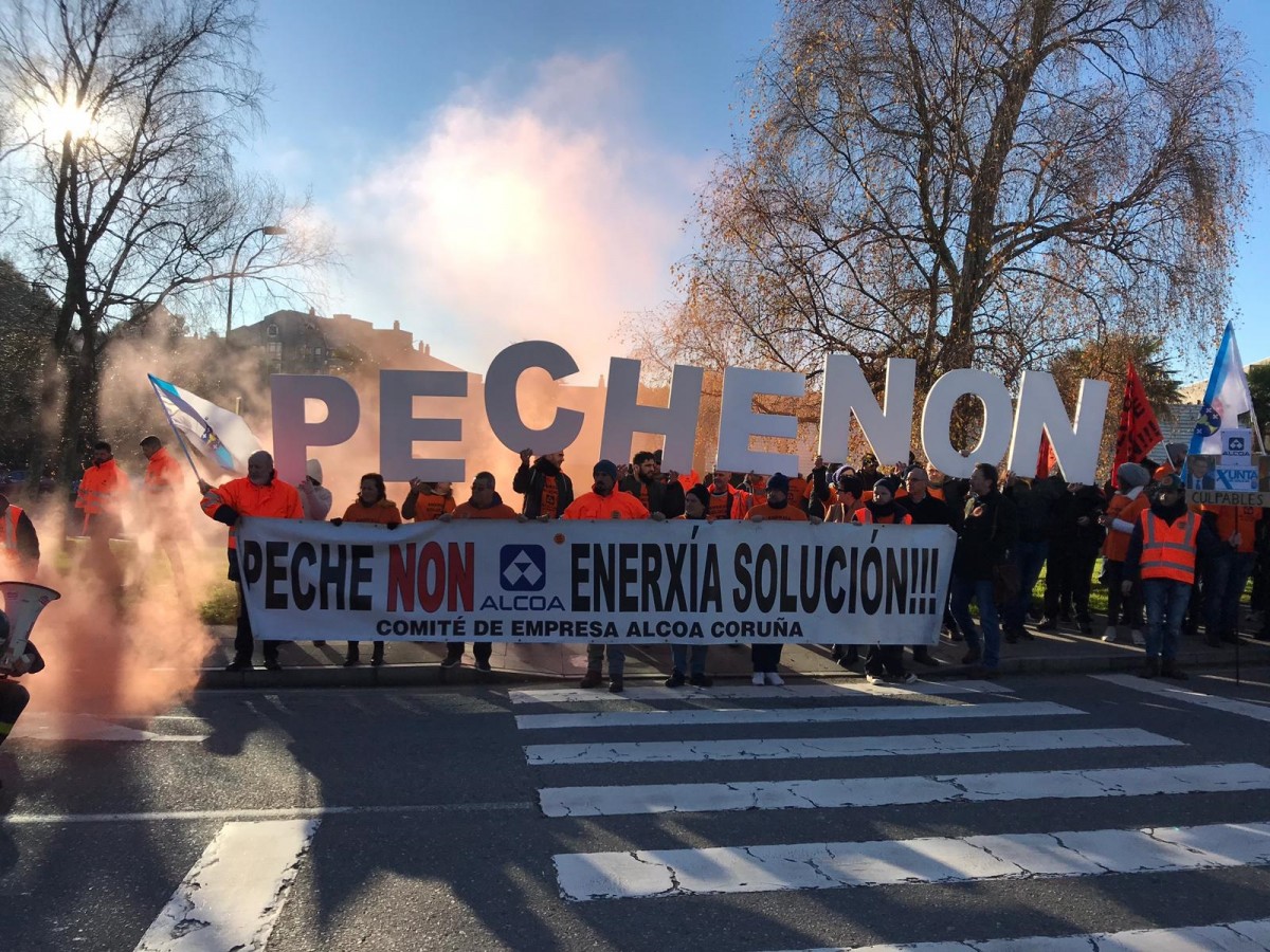 Protesta de empregados de Alcoa en Santiago.