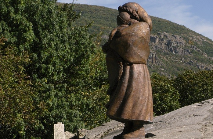Monumento ás victimas da catastrofe de Ribadelago