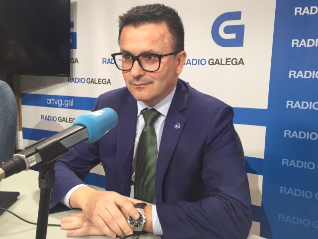 O conselleiro do Medio Rural, José González, nunha entrevista en Radio Galega
