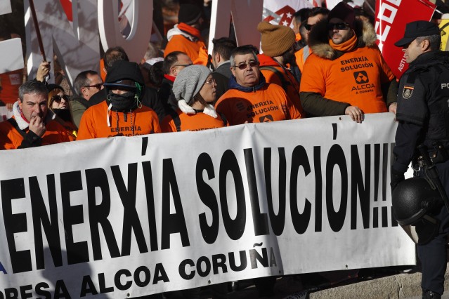 Concentración en Madrid dos traballadores de Alcoa  para esixir ao Goberno qu