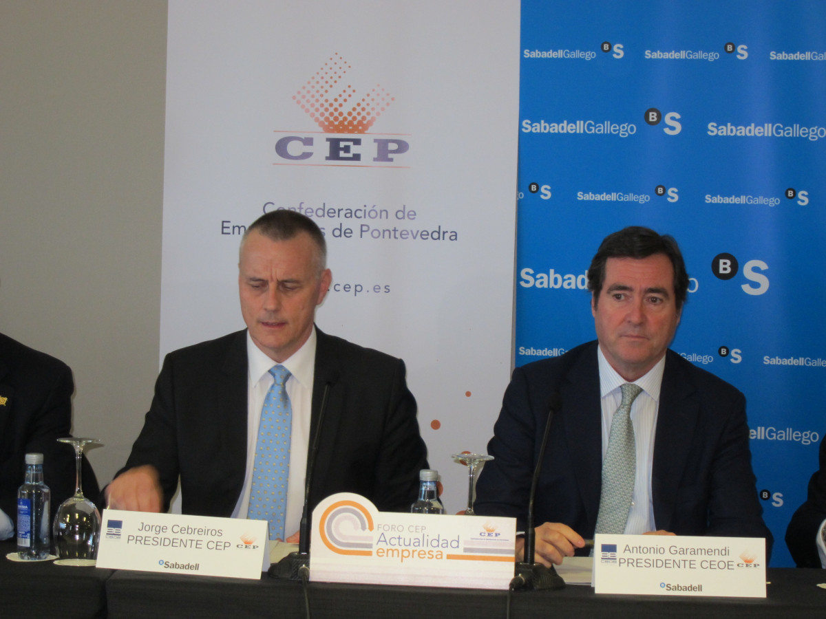 O presidente da CEOE, Antonio Garamendi, e o presidente da CEP, Jorge Ce