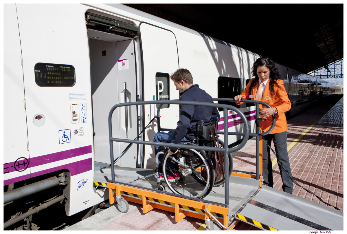 O servizo de Renfe a discapacitados realizou máis de 41.200 asistencias en Galic