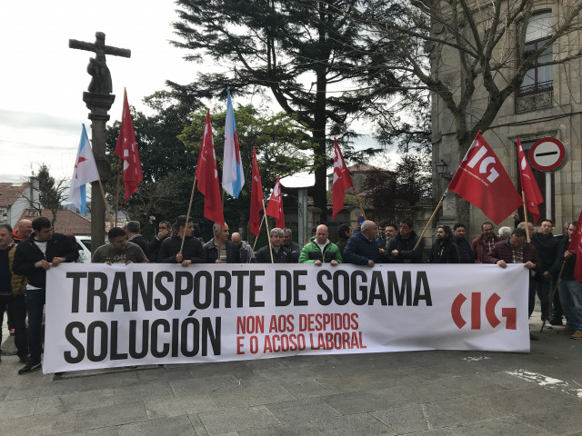 28A.- Feijóo Cancela Un Acto Na Praza De Abastos De Santiago, Onde Había Unha Protesta De Transportistas De Sogama