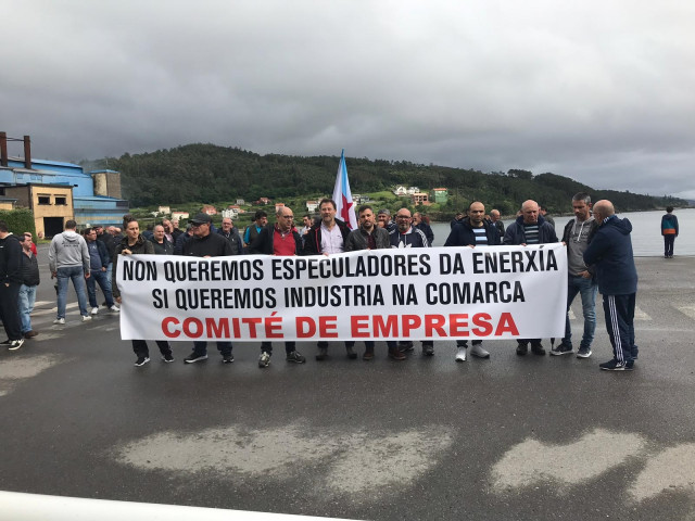 Traballadores de Ferroatlántica en Cee e Dumbría (A Coruña) mobilízanse contra 