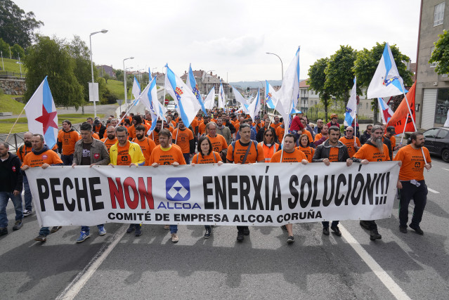 Manifestación en Santiago de Compostela (A Coruña) para reclamar unha 